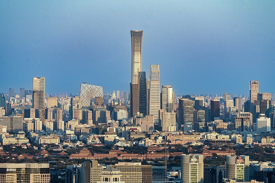 北京，复兴路，中国人民革命军事博物馆。“伟大的远征——纪念中国工农红军长征胜利90周年主题展览”迎来一茬又一茬参观者。